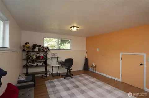 Bedroom - 61 E Robert Pl, Sequim, WA 98382 photo 4 of 5