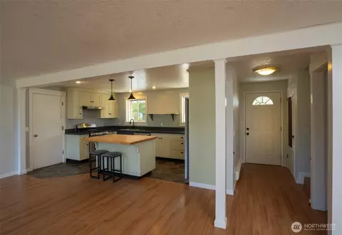 Entry Way - 61 E Robert Pl, Sequim, WA 98382 photo 1 of 2