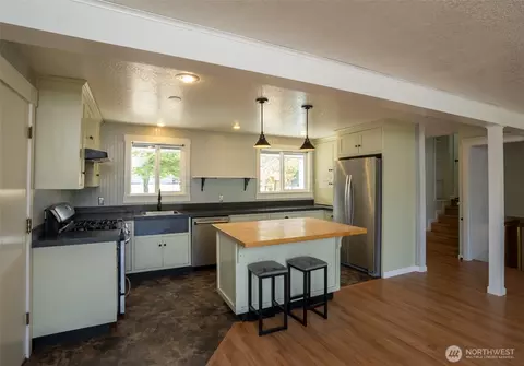 Kitchen - 61 E Robert Pl, Sequim, WA 98382 photo 1 of 5
