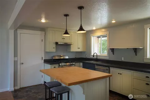Kitchen - 61 E Robert Pl, Sequim, WA 98382 photo 3 of 5
