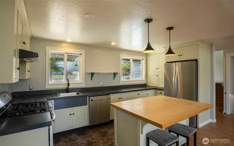Kitchen - 61 E Robert Pl, Sequim, WA 98382 photo 2 of 5