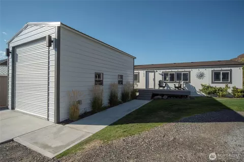 695 Chukar Pl SW, Quincy, WA 98848