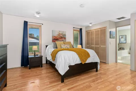 Bedroom - 9215 10th Ave SE, Everett, WA 98208 photo 2 of 4