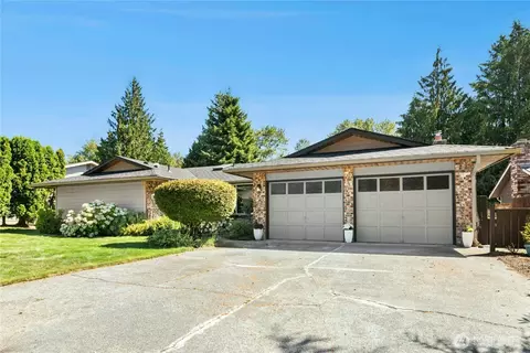 9215 10th Ave SE, Everett, WA 98208
