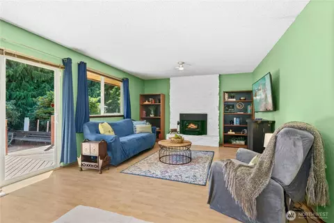 Living - 9215 10th Ave SE, Everett, WA 98208 photo 5 of 5