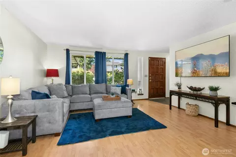 Living - 9215 10th Ave SE, Everett, WA 98208 photo 2 of 5