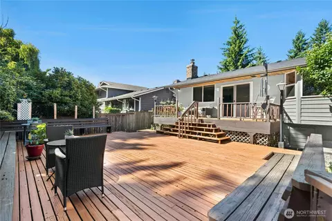 Exterior - 9215 10th Ave SE, Everett, WA 98208 photo 5 of 9