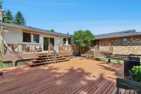 Exterior - 9215 10th Ave SE, Everett, WA 98208 photo 6 of 9