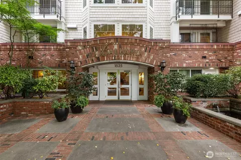 1525 NW 57th St #303, Seattle, WA 98107