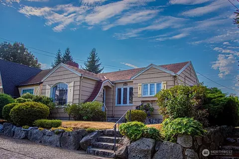 2149 5th St, Bremerton, WA 98312