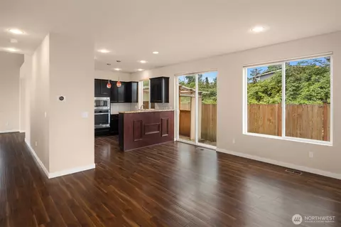 Living - 1 SE 115th St, Everett, WA 98208 photo 4 of 8