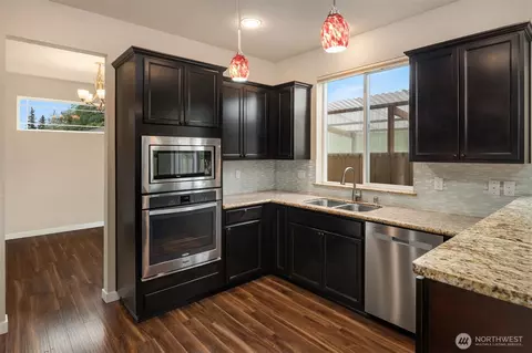 Kitchen - 1 SE 115th St, Everett, WA 98208 photo 4 of 5