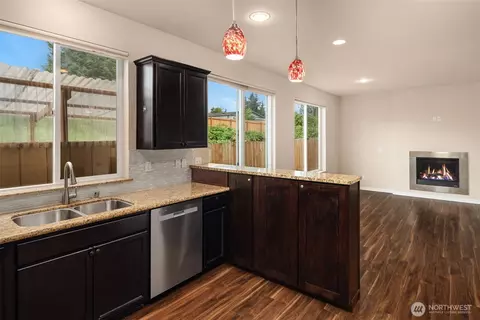 Kitchen - 1 SE 115th St, Everett, WA 98208 photo 3 of 5