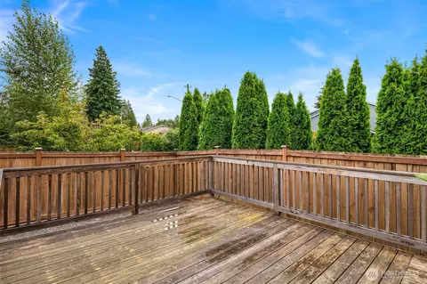 Exterior - 1 SE 115th St, Everett, WA 98208 photo 4 of 6