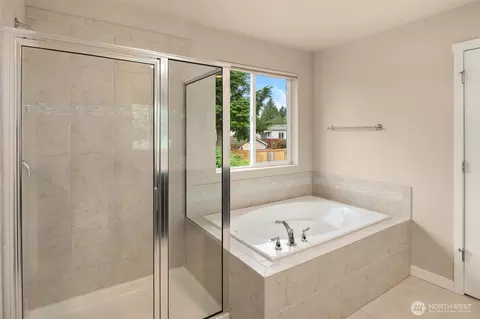 Bath - 1 SE 115th St, Everett, WA 98208 photo 3 of 4