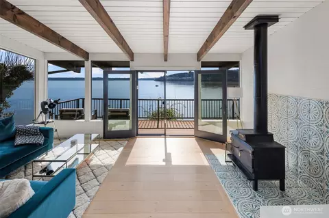 28605 Manzanita Beach Rd SW, Vashon, WA 98070