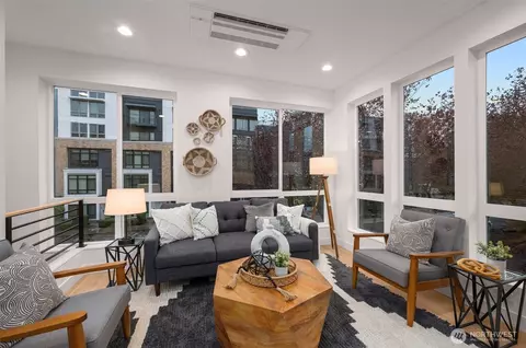 Living - 222 A 10th Ave E, Seattle, WA 98102 photo 1 of 1