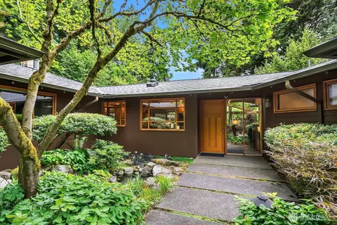 8509 NE 27th Pl, Clyde Hill, WA 98004