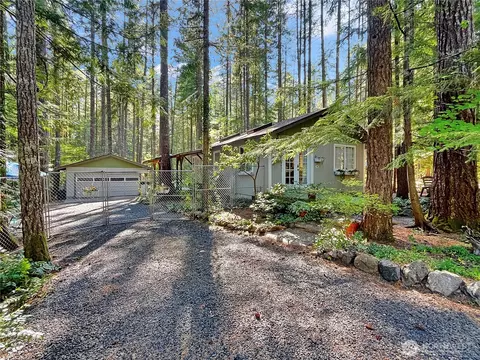 190 N Mount Jupiter Dr, Hoodsport, WA 98548
