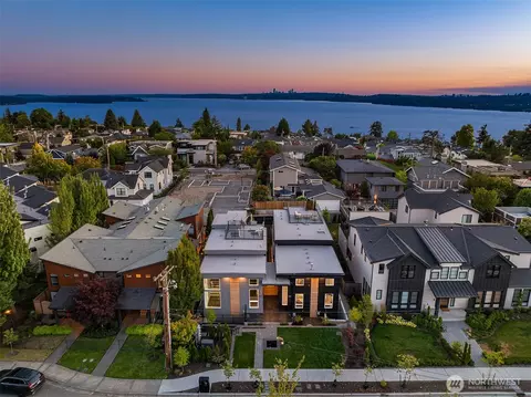 421 14th Ave W #B, Kirkland, WA 98033