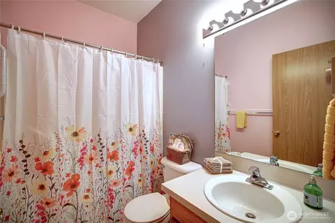 Bath - 122 73rd St SW, Everett, WA 98203 photo 2 of 2