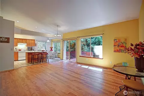 Living - 122 73rd St SW, Everett, WA 98203 photo 2 of 3