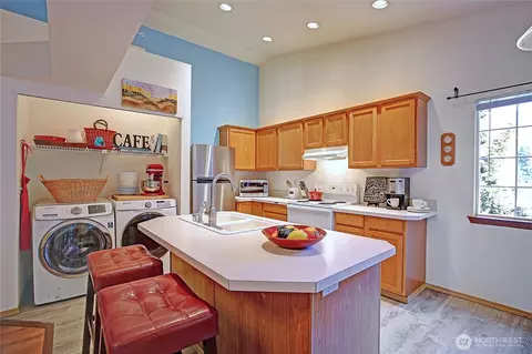 Kitchen - 122 73rd St SW, Everett, WA 98203 photo 2 of 4