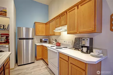 Kitchen - 122 73rd St SW, Everett, WA 98203 photo 3 of 4