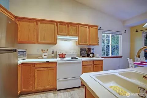 Kitchen - 122 73rd St SW, Everett, WA 98203 photo 4 of 4