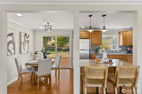 Dining - 216 Bridge Way, Everett, WA 98201 photo 1 of 4
