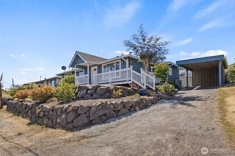 Exterior - 216 Bridge Way, Everett, WA 98201 photo 2 of 15