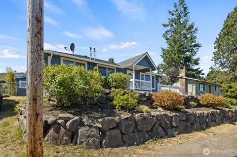 Exterior - 216 Bridge Way, Everett, WA 98201 photo 5 of 15