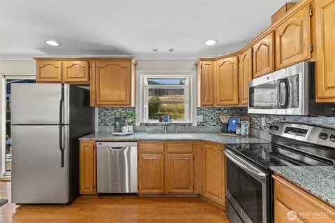 Kitchen - 216 Bridge Way, Everett, WA 98201 photo 5 of 6