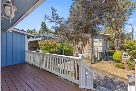 Exterior - 216 Bridge Way, Everett, WA 98201 photo 6 of 15