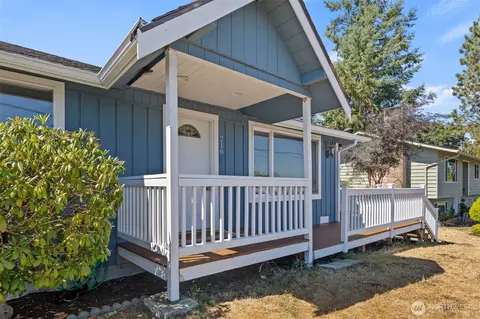 Exterior - 216 Bridge Way, Everett, WA 98201 photo 4 of 15