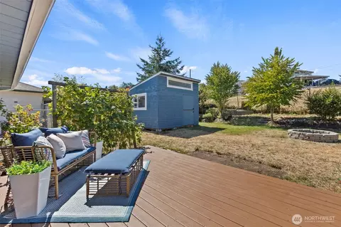 Exterior - 216 Bridge Way, Everett, WA 98201 photo 10 of 15