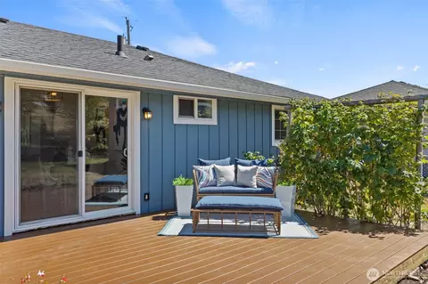 Exterior - 216 Bridge Way, Everett, WA 98201 photo 12 of 15