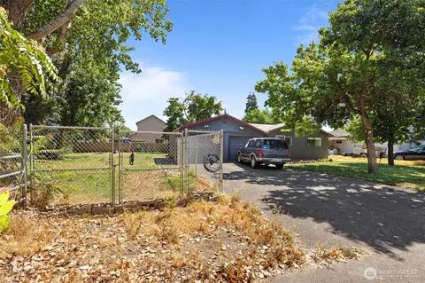 Exterior - 756 White St, Walla Walla, WA 99362 photo 5 of 10