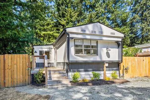 1527 Roy Rd, Freeland, WA 98249