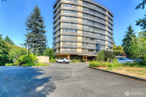 1910 Evergreen Park Dr SW #303, Olympia, WA 98502