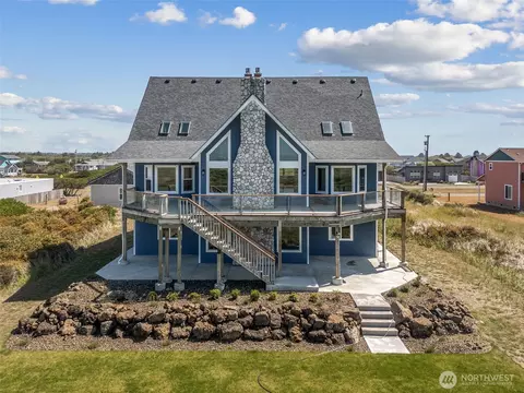 1073 Ocean Shores Blvd SW, Ocean Shores, WA 98569