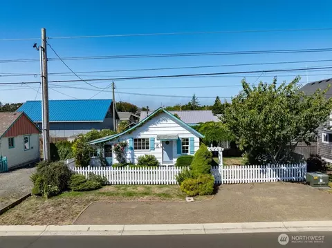 1605 Washington Ave S, Long Beach, WA 98631