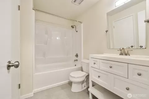 Bath - 210 219th Pl SW, Bothell, WA 98021 photo 1 of 5