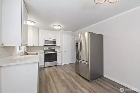 Kitchen - 210 219th Pl SW, Bothell, WA 98021 photo 2 of 2