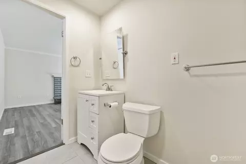 Bath - 210 219th Pl SW, Bothell, WA 98021 photo 4 of 5
