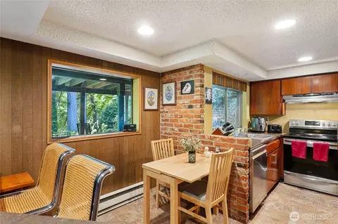Kitchen - 19419 Grannis Rd, Bothell, WA 98012 photo 5 of 6