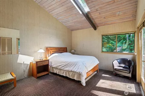 Bedroom - 19419 Grannis Rd, Bothell, WA 98012 photo 3 of 4