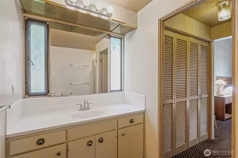 Bath - 19419 Grannis Rd, Bothell, WA 98012 photo 2 of 3
