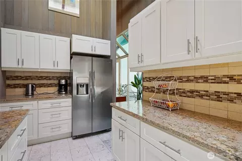 Kitchen - 19419 Grannis Rd, Bothell, WA 98012 photo 2 of 6