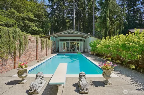 Exterior - 19419 Grannis Rd, Bothell, WA 98012 photo 3 of 4